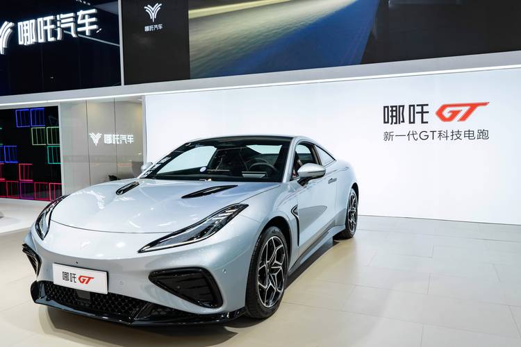 惠州209哪吒汽车在智能汽车领域的表现，领途汽车在新能源汽车市场中的影响力